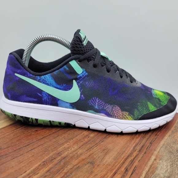 Nike Shoes - GUC Nike Flex Women’s Gym Shoes (size 9.5)